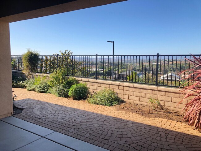 Building Photo - Stunning 4-Bedroom Home in the Desirable Gated Community of Laurel Point