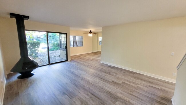 Building Photo - 2 Bed 1.5 Bath Gated Two Story Apartment I...
