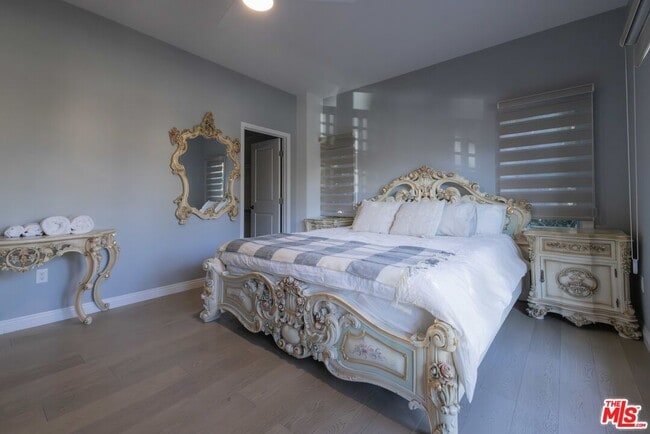 Building Photo - 1121 S Wilton Pl