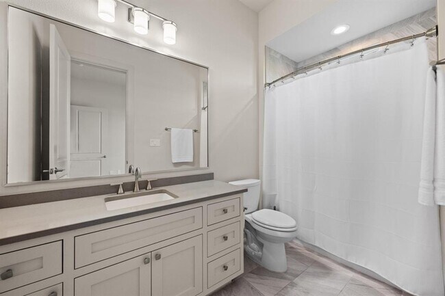 Building Photo - 3400 Tuscany Dr