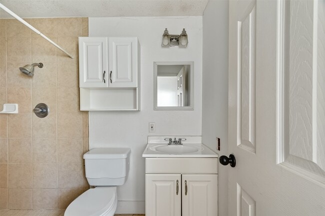 Building Photo - 1810 Indian Shores Rd