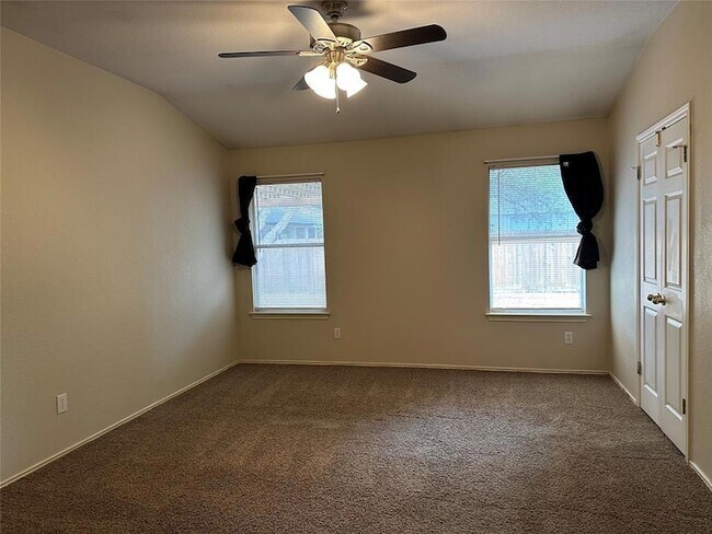 Building Photo - 706 Luke Ln