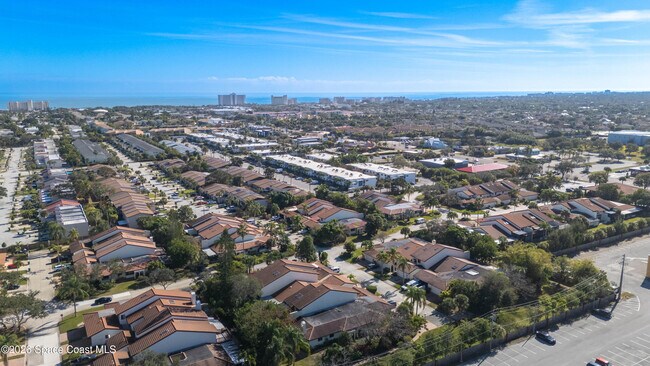 Building Photo - 2001 Parkside Pl