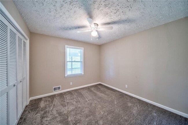 Building Photo - 216 Cedar Valley Ct