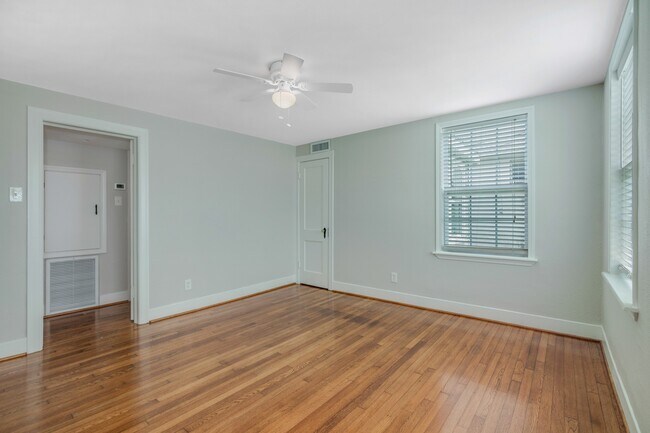 Building Photo - 4618 Avenue S 1/2