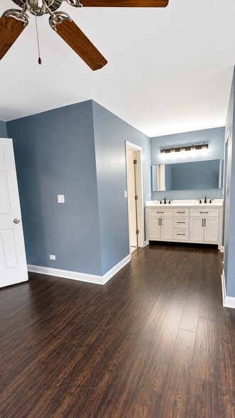 Building Photo - 1561 E Chivalry Ct