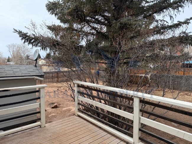 Building Photo - 1519 Mitchell St