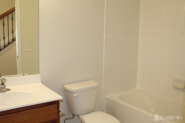 Building Photo - 6 Bond St