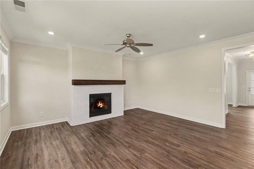 Building Photo - 545 Cresentry Brook