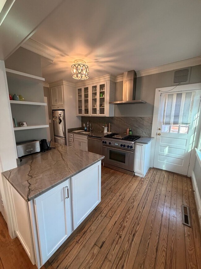 Building Photo - 3BR Beach House on 44th Street