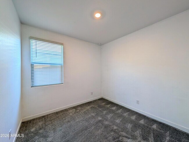 Building Photo - 9509 W Sells Dr