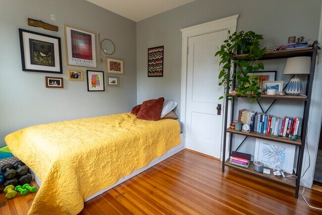 Building Photo - 15 Castleton St