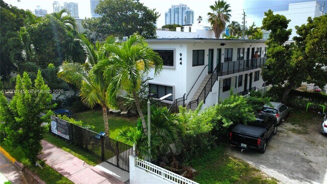 Building Photo - 944 Jefferson Ave