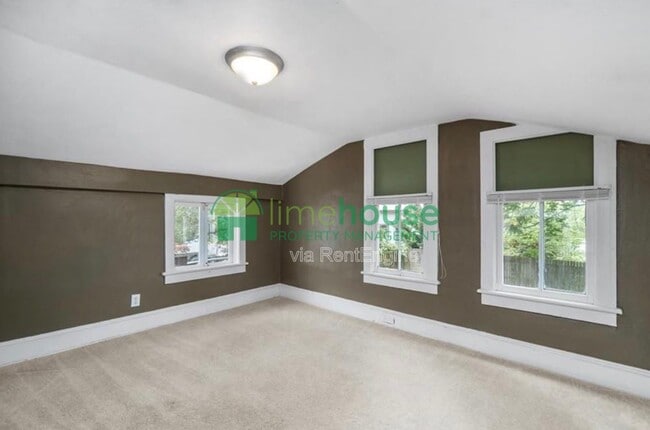 Building Photo - 106 Parkview Ave