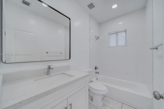 Building Photo - 14710 NE 7th Ct