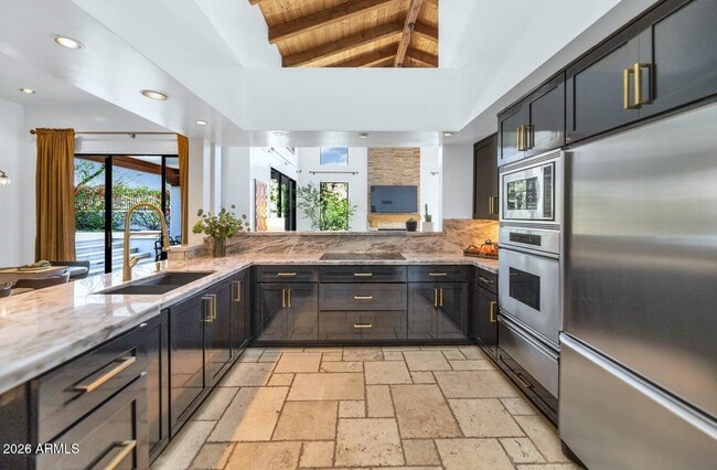 Building Photo - 6198 N 28th Pl