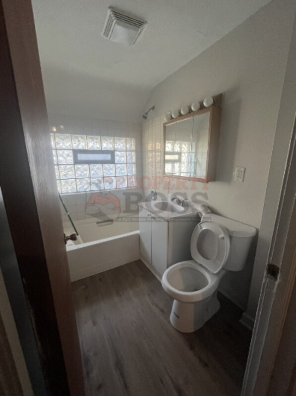 Building Photo - 507 School St