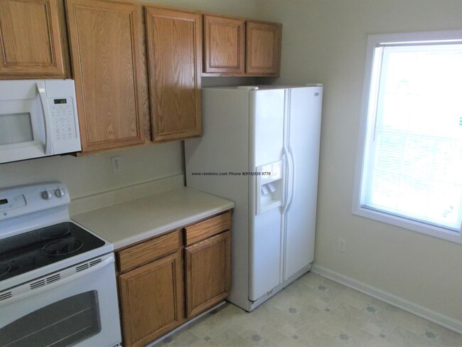 Building Photo - 2 Bed 2.5 Bath Townhouse in N. Raleigh nea...