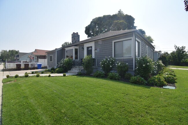 Building Photo - Unique 6 Bedroom Home in Midvale!