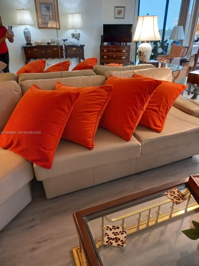 Building Photo - 2000 Towerside Terrace