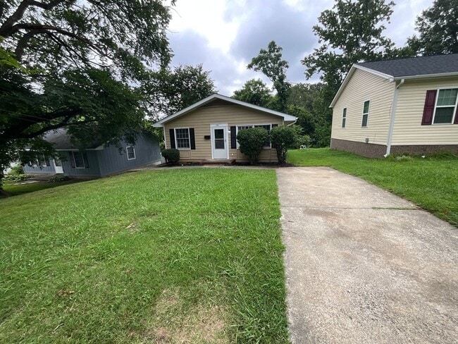 Building Photo - Price reduction near UNCG for a 3 bedrooms...