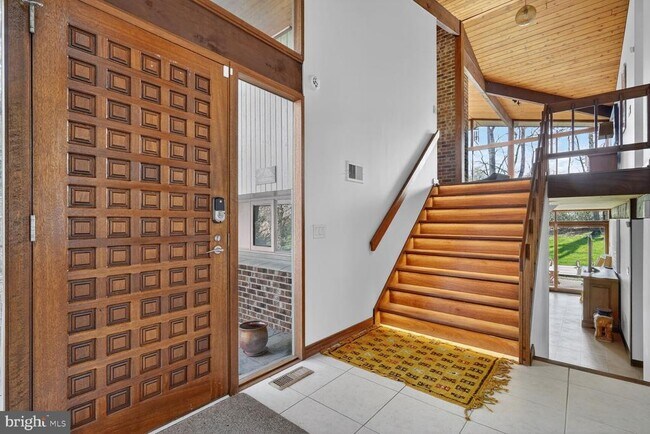 Building Photo - 1219 Ingleside Ave