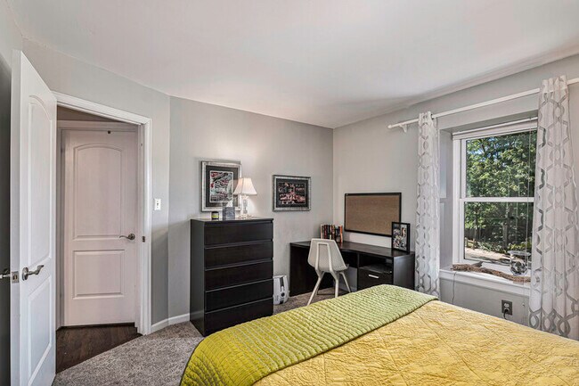 Building Photo - 705 Grey Eagle Cir N