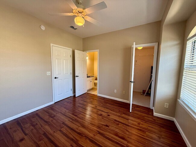 Building Photo - 3 bedroom, 3 bath Luxury Living Along the ...