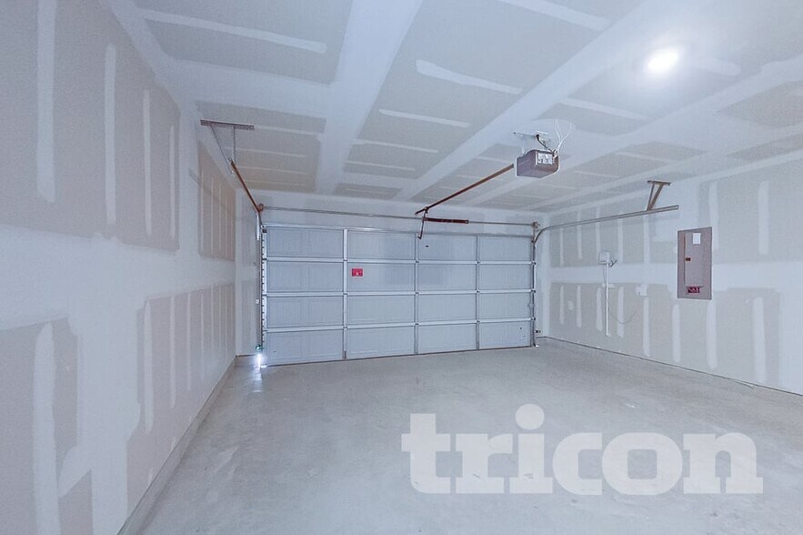 Building Photo - 907 Ponderosa Ln