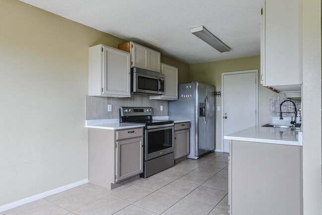 Building Photo - 3507 Christie Dr