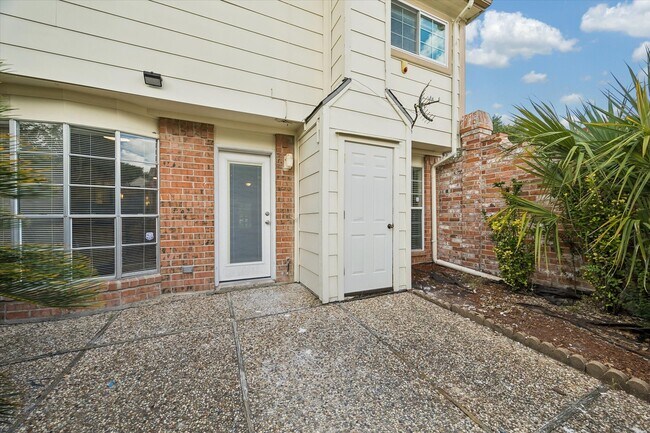 Building Photo - 14201 Misty Meadow Ln