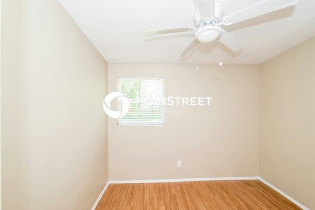 Building Photo - 3 Bedroom Pet-Friendly Home in Jacksonville, FL with Main Street Renewal