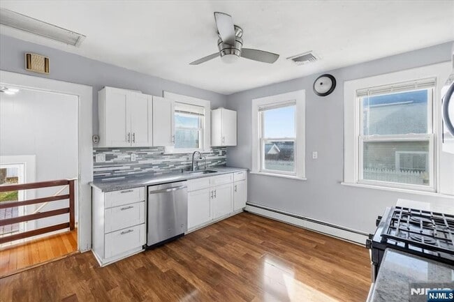 Building Photo - 79 Lincoln Ave