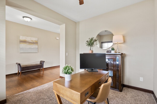 Building Photo - 9425 Compass Pointe Rd