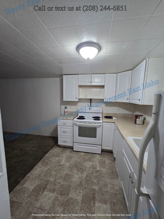 Building Photo - 555 N 13th Ave