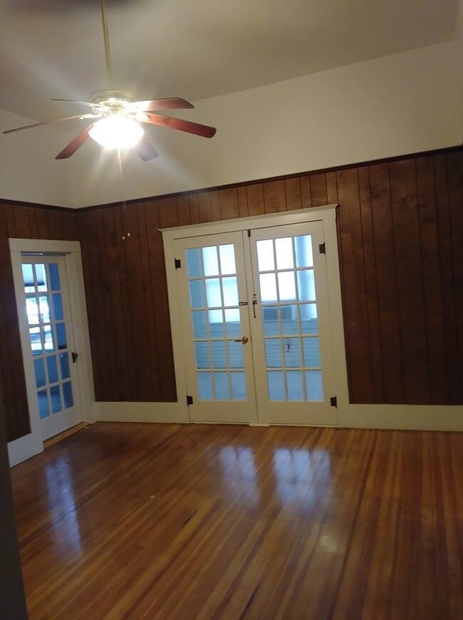 Building Photo - "Charming 4-Bedroom Home with Hardwood Flo...