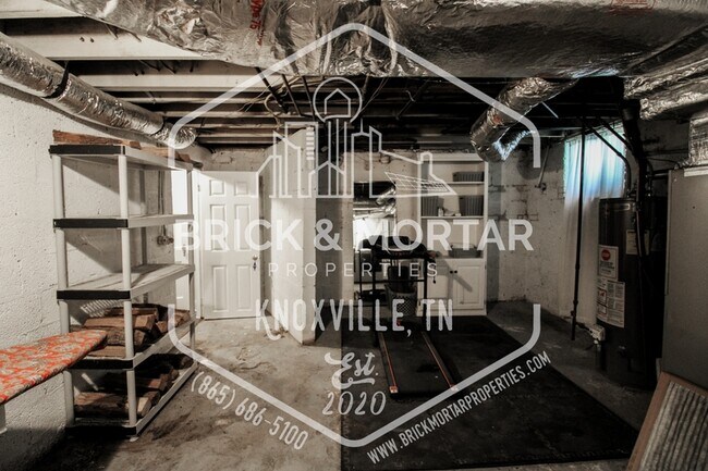 Building Photo - 108.5 S Maple St
