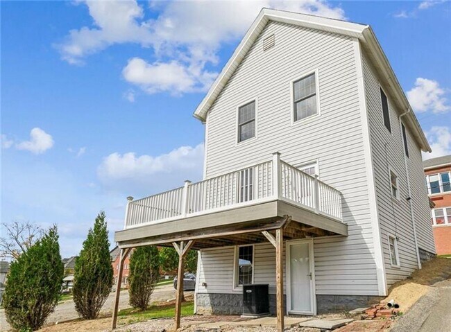 Building Photo - 3 bed/ 2 bath Single Family Home Manor, PA 15665