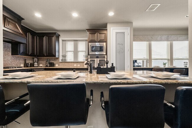 Building Photo - Fully Furnished Home in South Grand Prairi...