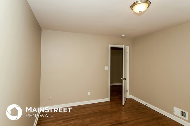 Building Photo - 228 28th Ave NW