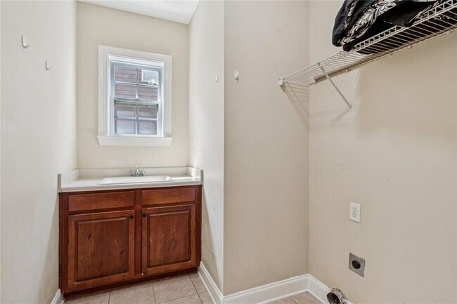 Building Photo - 410 After Glow Smt