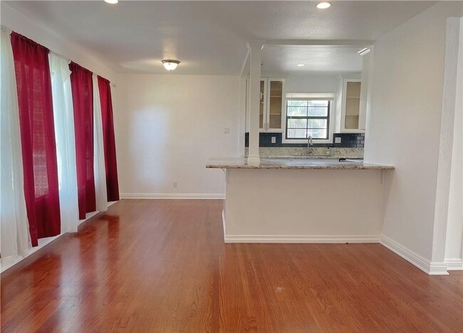 Building Photo - 15100 Dunton Dr
