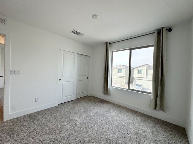 Building Photo - 8044 Texas Hls St