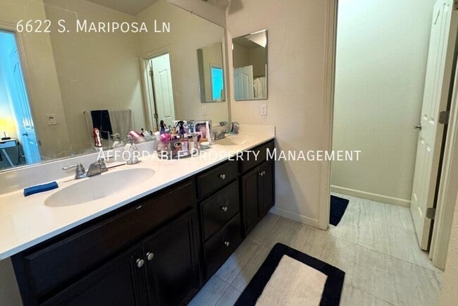 Building Photo - 6622 S Mariposa Ln