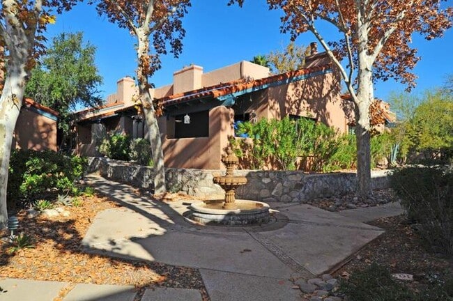 Building Photo - Sabino Canyon Townhome