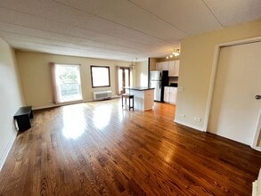 Building Photo - 711 W Gordon Terrace