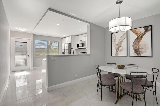 Building Photo - 2202 Lucaya Bend
