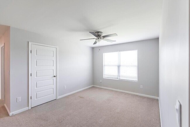 Building Photo - 200 Harrow Dr