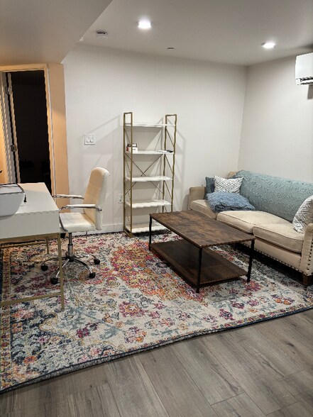 Primary Photo - 745 Decatur St NE