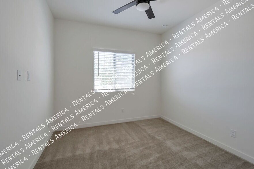 Building Photo - 948 E Wiley Way
